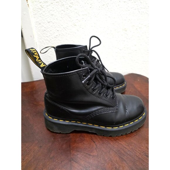 Dr. Martens Black Leather Lace-Up Boots With Iconic Yellow Stitching Durable Sol - Picture 3 of 13